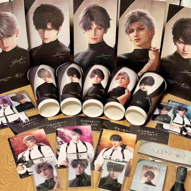 Card Penny Sleeve - 共同ブランド「Love And Deepspace」のグッズ：Sylus、Xavie、Caleb、Rafayelのカードスリーブ、ペーパーカップ、ペーパーバッグ、ファン向け周辺グッズコレクション